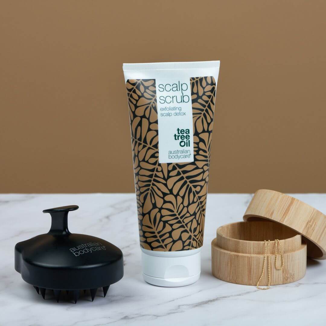 2 produkty na pupínky ve vlasech - Peeling na pokožku hlavy a šampon s Tea Tree olejem na aknózní pokožku hlavy