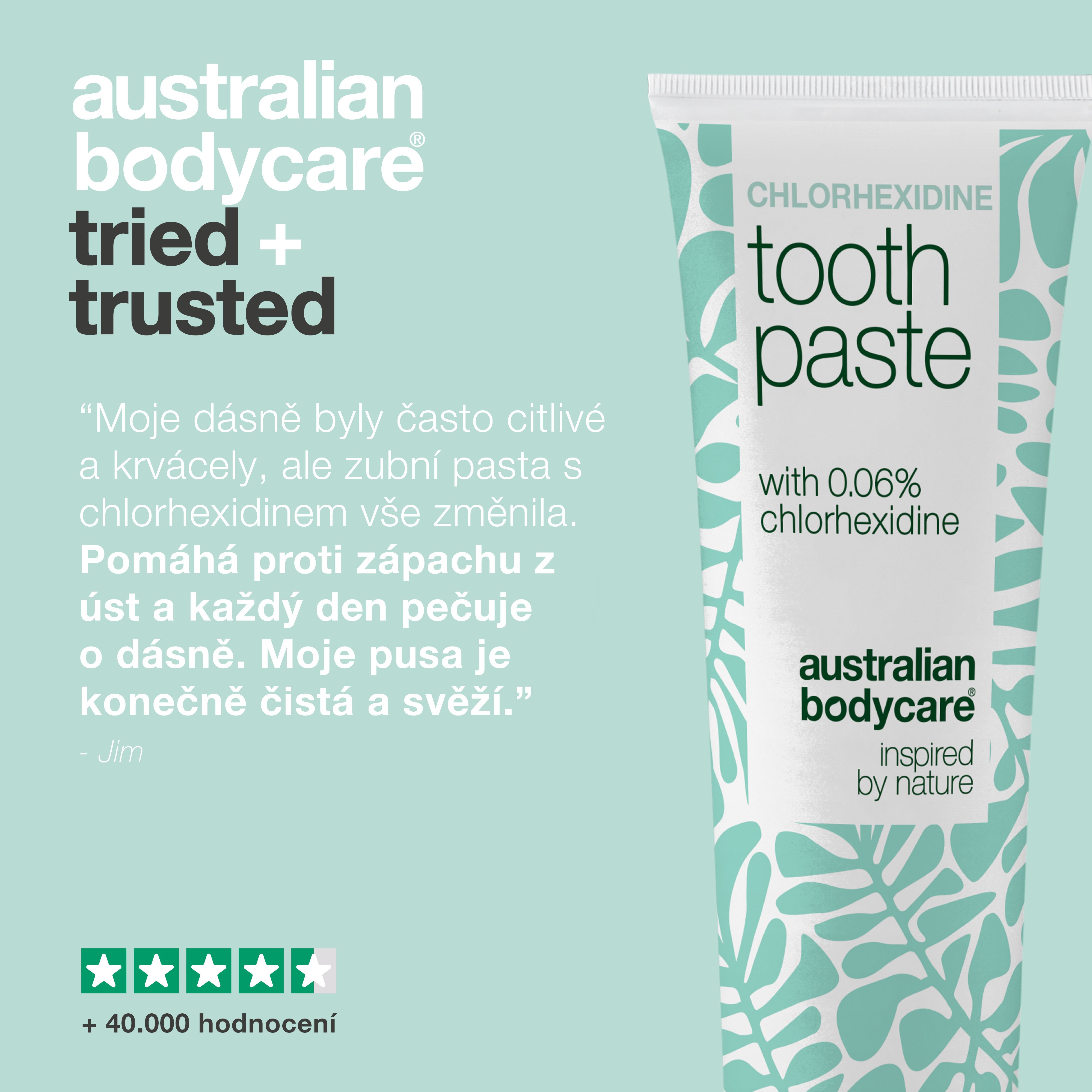 Zákaznická recenze zubní pasty s chlorhexidinem Australian Bodycare o citlivých a krvácejících dásních, které jsou nyní čisté, zobrazená s hodnocením čtyři a půl hvězdičky a více než 40 000 recenzemi.