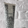 Video ukazující Australian Bodycare Body Wash a jeho lehkou, pěnivou texturu.