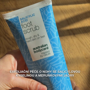 Kyselina salicylová Peeling na nohy – na suché a popraskané paty — Peeling na chodidla s kyselinou salicylovou odstraňuje tvrdou a suchou kůži. Zjemňuje, hydratuje a zanechává nohy hladké