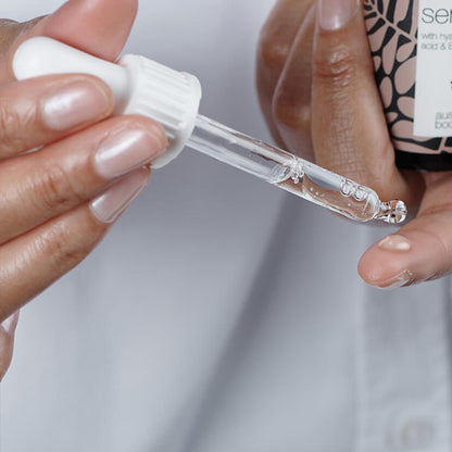 Sérum s panthenolem pro zarudlou, suchou a citlivou pleť - Sérum s provitamínem B5 a niacinamidem pro péči při zarudnutí a růžovce